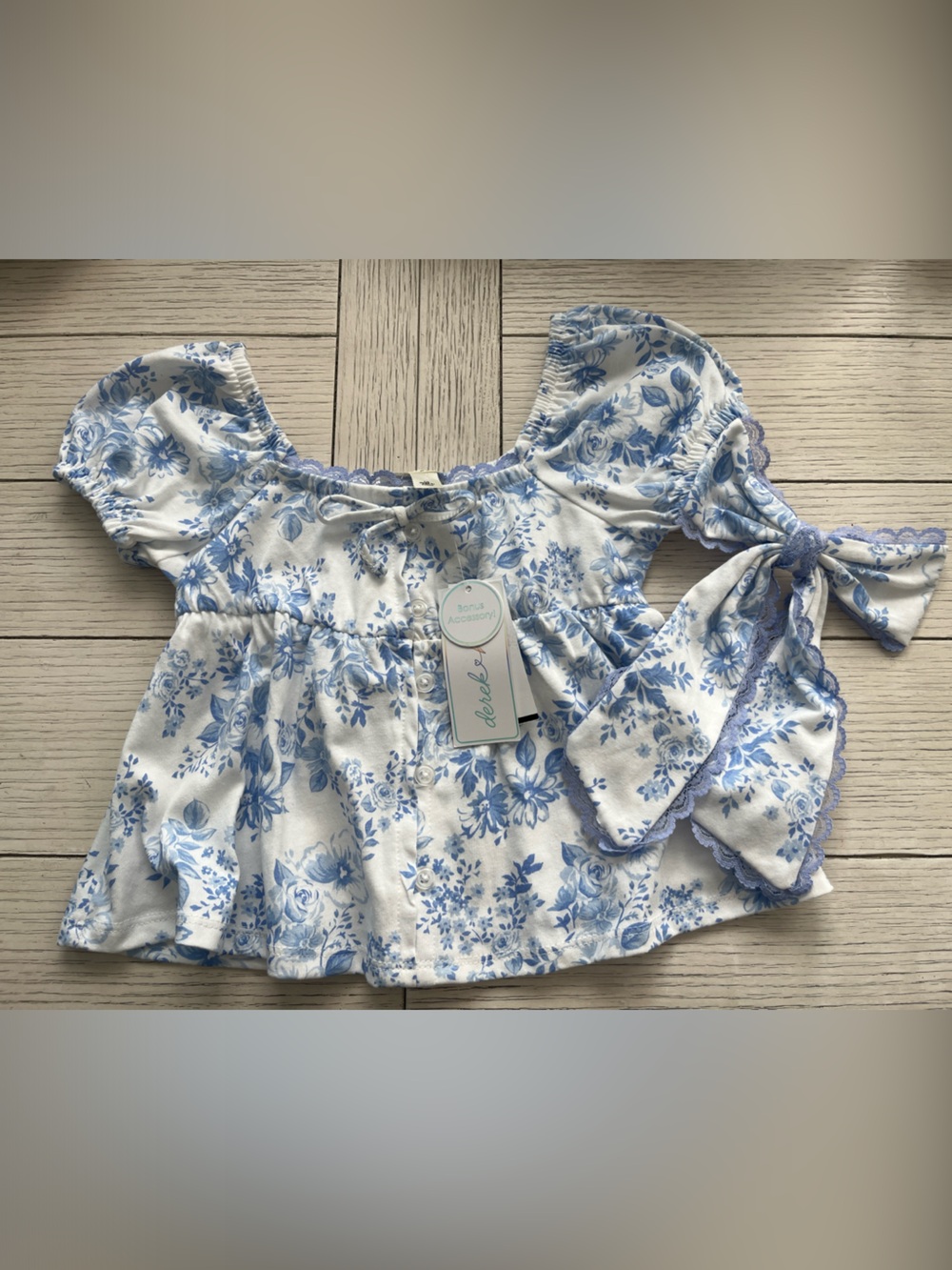 Derek Heart White and Blue Floral Off-Shoulder crop Top